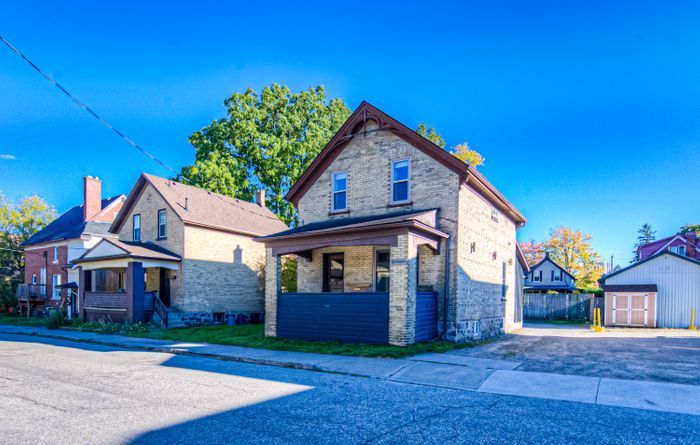Uber Cool Live Work Space in the Heart of Uptown Waterloo