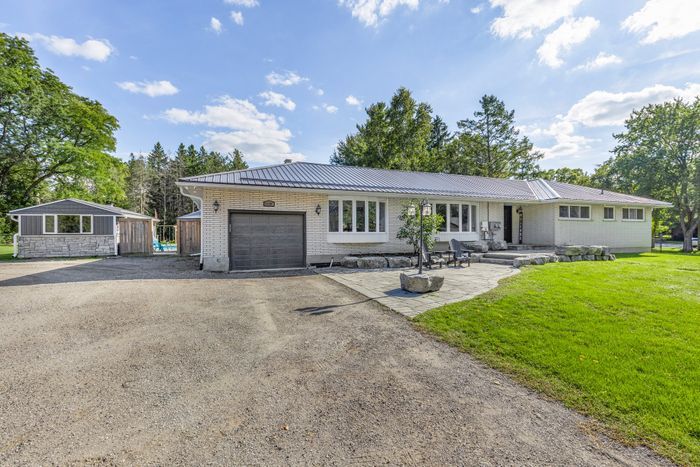 1.8 acres in the heart of Sharon / East Gwillimbury