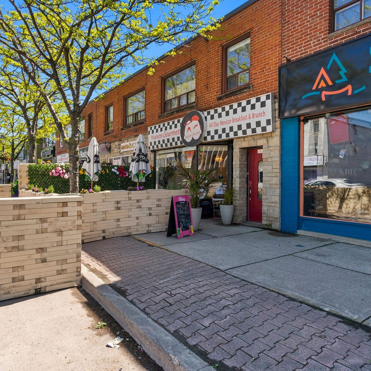 Mixed Use Opportunity on Lakeshore! 