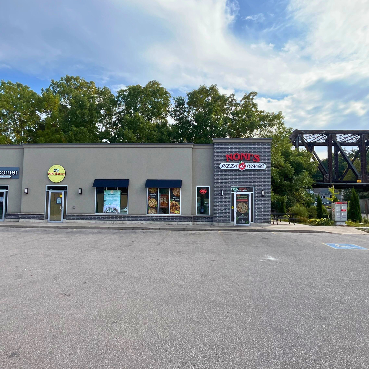 Profitable Pizza Business for Sale in Woodstock, Ontario! 🍕 