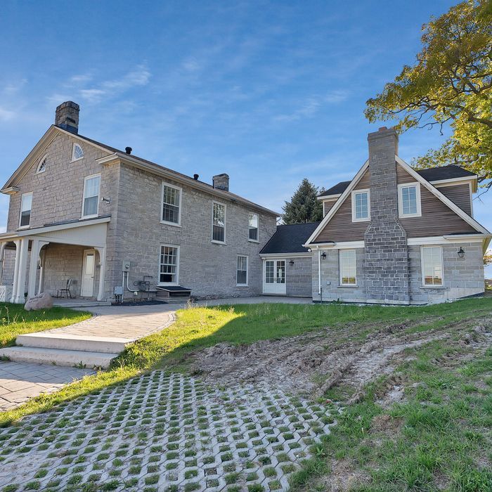 Whitby | 4400+ Sq Ft | 1 Acre Mixed Use | Medical/Professional Office