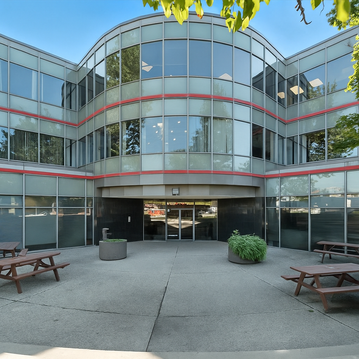 SPACIOUS OFFICES/MOVE IN READY