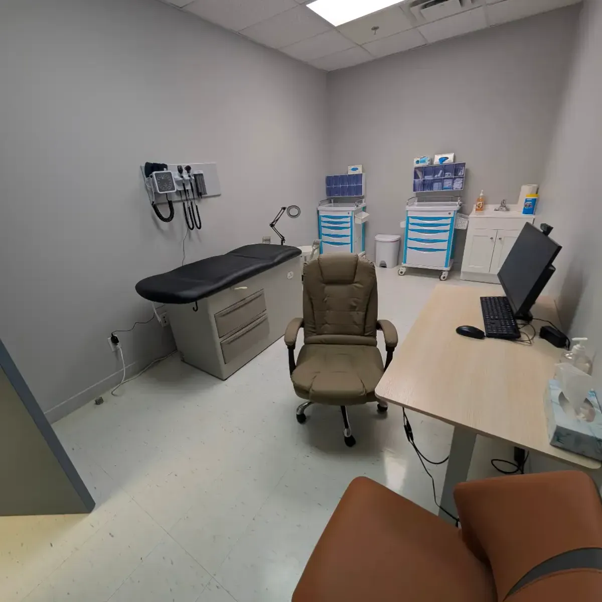 Prime Clinic Room for Rent – Chinatown, all inclusive, amenities