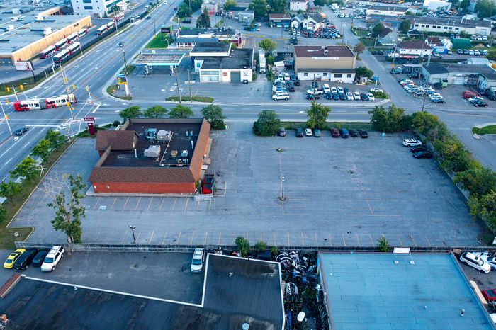 Retail For Sale On St. Laurent Blvd., Ottawa