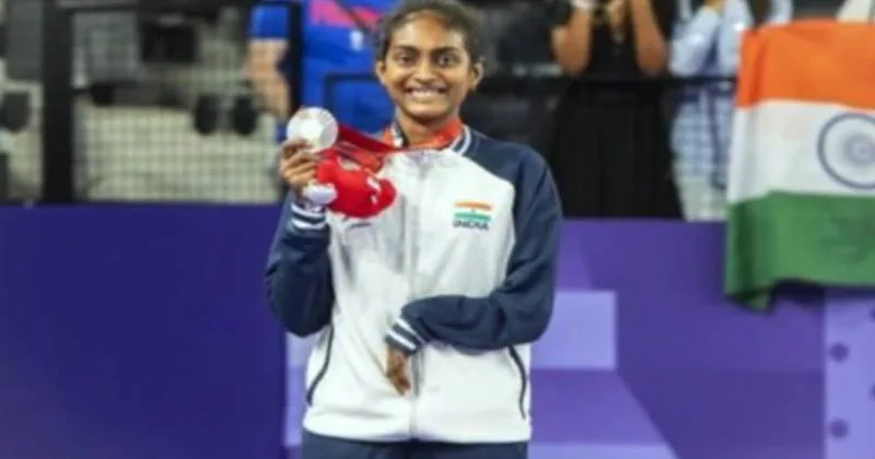 ஆசிய பாரா விளையாட்டு போட்டியில் 3 பதக்கம் வென்ற துளசிமதி முருகேசனுக்கு 1.25 கோடி ஊக்கத்தொகை - முதலமைச்சர் விஜய் அறிவிப்பு!