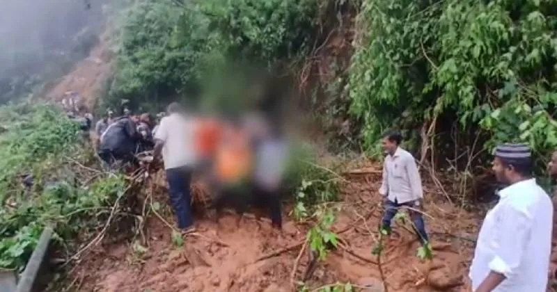 மேட்டுப்பாளையம் - உதகை சாலையில் மண்சரிவில் சிக்கிய அரசுப்பேருந்து - ஓட்டுநர் பலி!