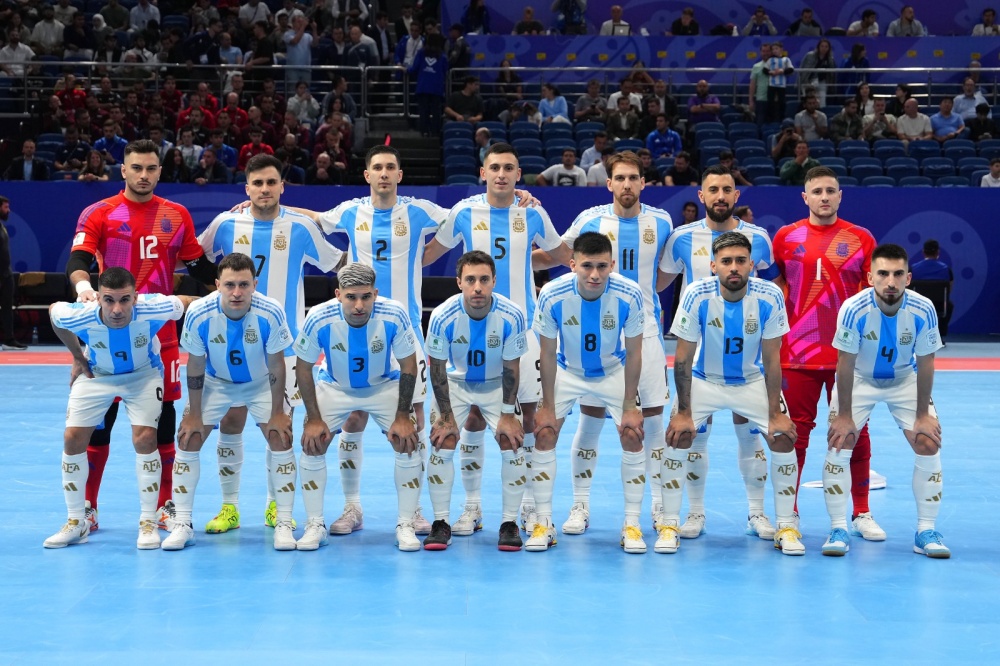 Argentina derrotó 3-2 a Francia y jugará la final de la Copa del Mundo por tercera vez consecutiva