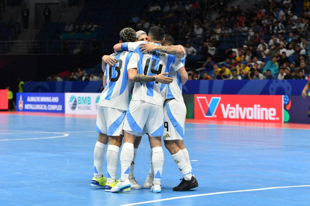Argentina superó 9-5 a Angola y se clasificó a octavos de final como líder del grupo