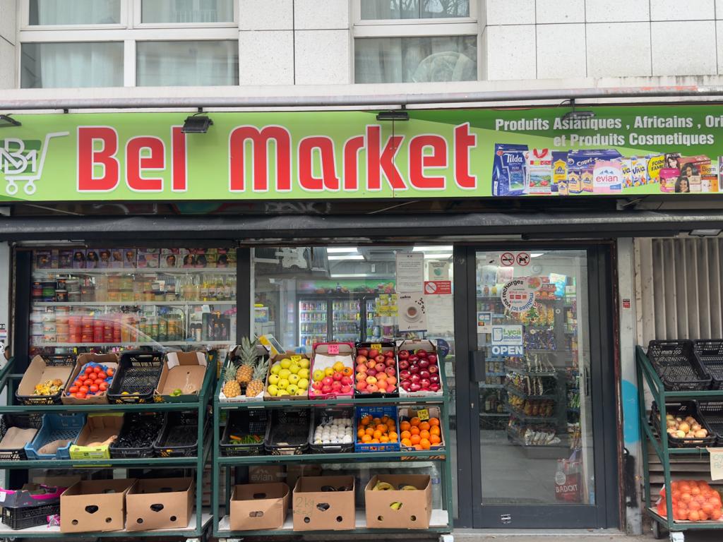 Salle du restaurant Bel Market Alimentation Store Paris