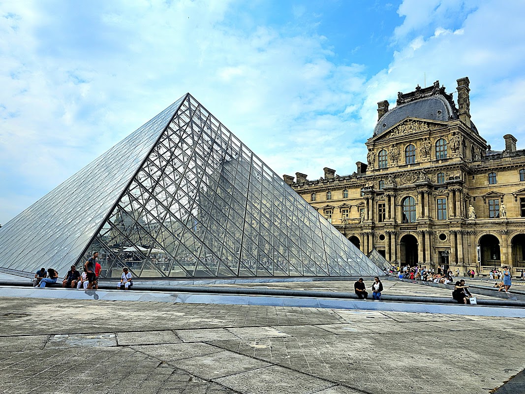 Pyramide du Louvre