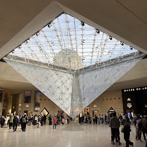 Pyramide du Louvre