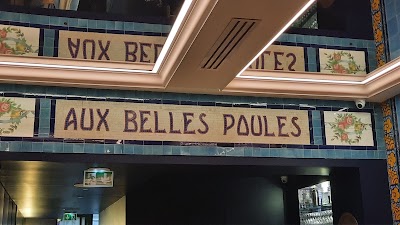 AUX BELLES POULES