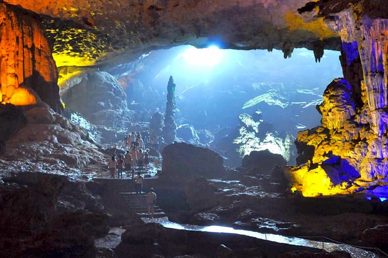 Thien Cung Cave - Halong Bay