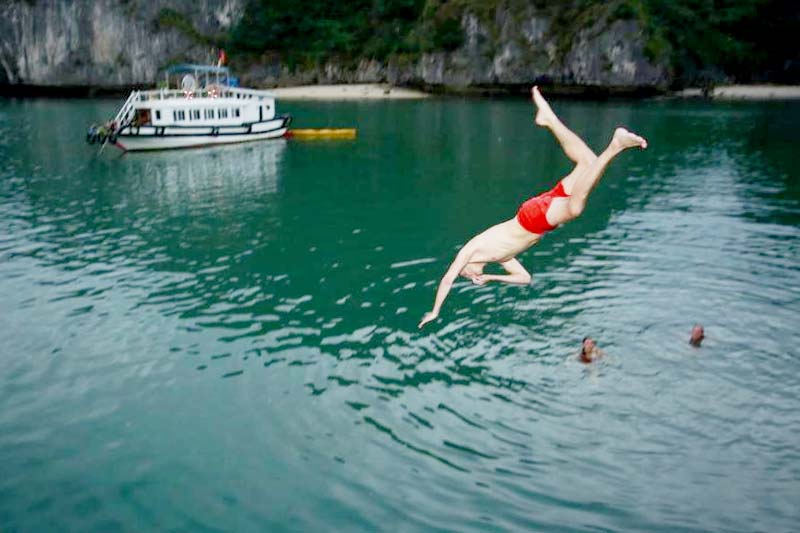 Swimming in Lan ha bay tour