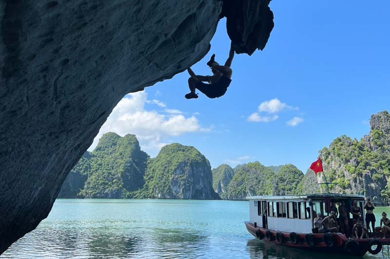 Rock climbing in Lan ha bay