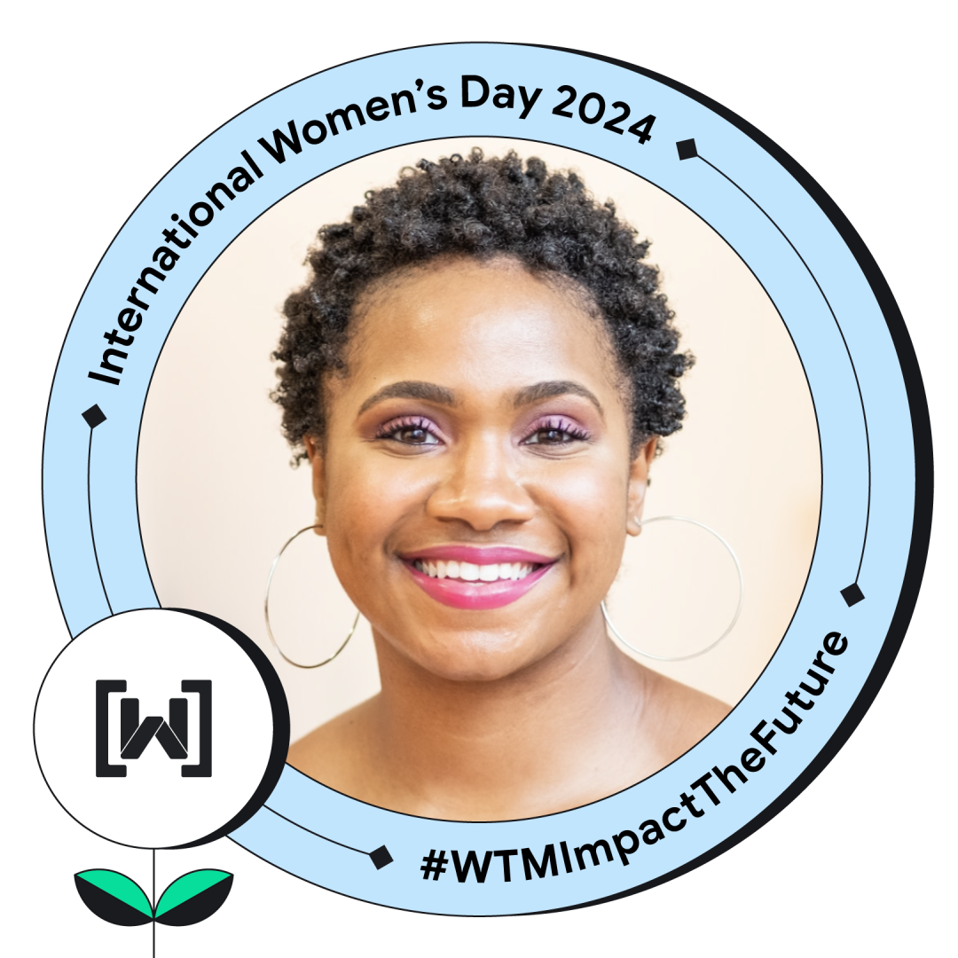 #WTMImpactTheFuture: Comemoração do Dia Internacional da Mulher 2024. Um selo vibrante marca a ocasião, com o texto &quot;Dia Internacional da Mulher 2024&quot; na borda. A hashtag &quot;#WTMImpactTheFuture&quot; fica na parte inferior, convocando as mulheres a gerar mudanças positivas. No centro, a foto de uma mulher negra está orgulhosa, representando as diversas vozes e contribuições de mulheres do mundo todo.