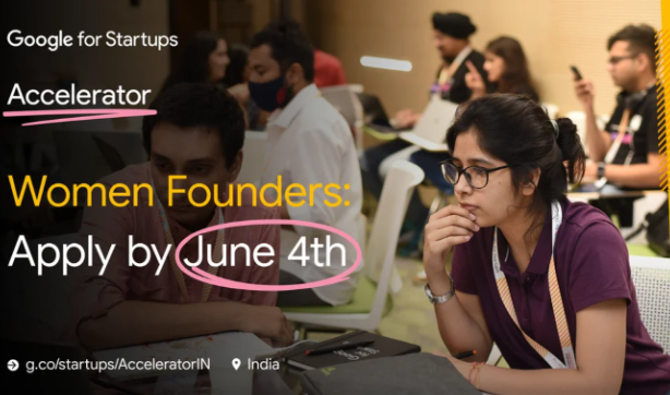 Imagen de una mujer india trabajando en su computadora. Mira la pantalla y escribe. La imagen tiene el texto &quot;Google for Startups Accelerator Women Founders: Apply by June 4&quot;.