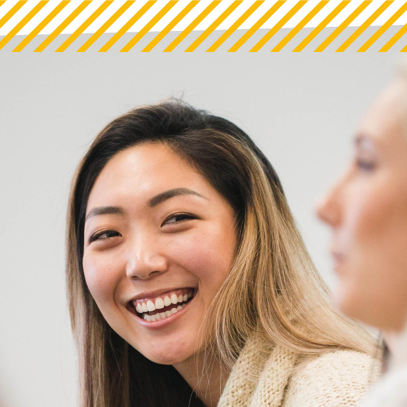 Banner con una foto de una mujer riendo, y el texto Mujeres fundadoras y el logotipo de Google for Startups