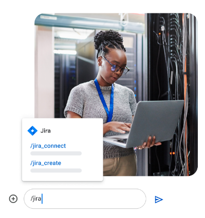 Uma mulher negra em pé segurando um computador. Ela está com o cabelo preso em um coque e está usando uma camisa cinza e óculos enquanto olha para a tela. Uma barra de pesquisa no canto inferior direito simula a pesquisa por &quot;Jira&quot; e mostra alguns resultados.