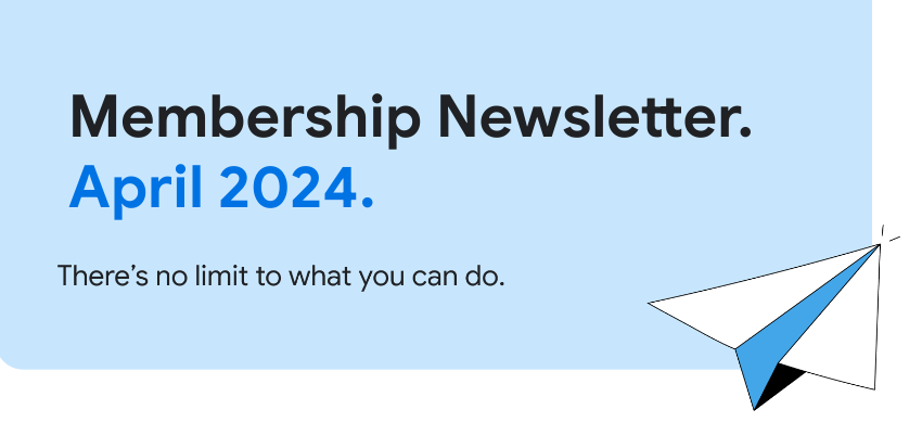 Bannière bleu clair avec le texte &quot;Newsletter pour les membres&quot; en police bleu clair, et une illustration d&#39;avion en papier à droite. La bannière comporte également le texte &quot;Vous n&#39;avez pas de limite à ce que vous pouvez faire&quot; et le mois de distribution.