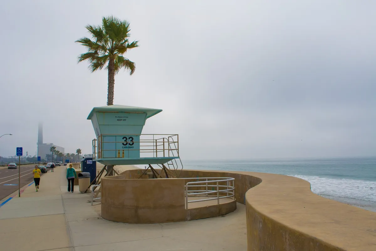 File:Tower 33 on Carlsbad State Beach, CA.jpg