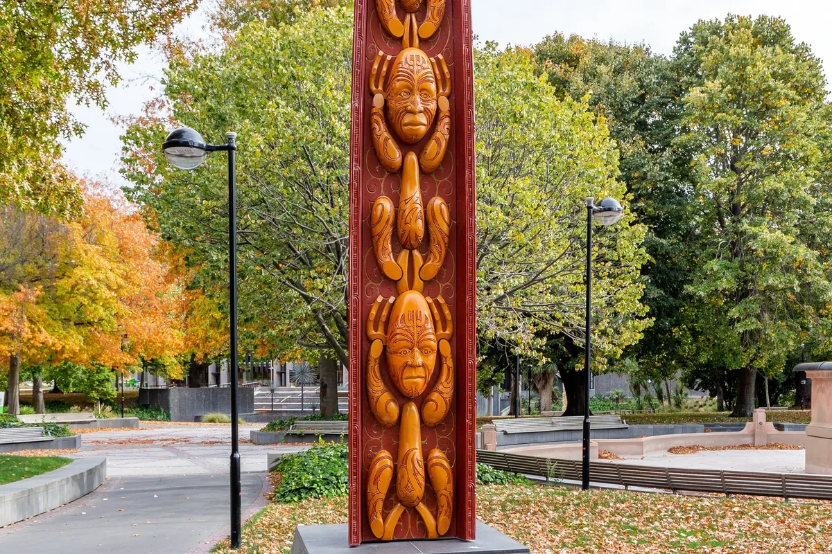 Mana Motuhake carved pole, Victoria Square