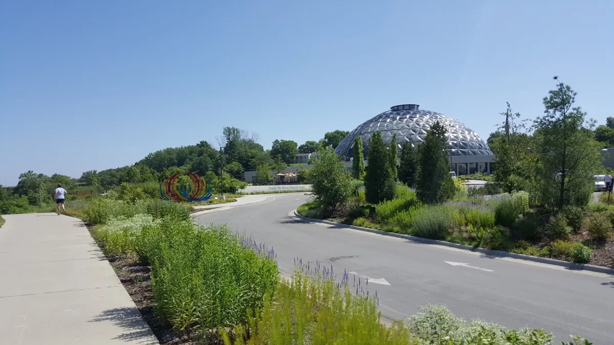 File:Des Moines Botanical Center.jpg