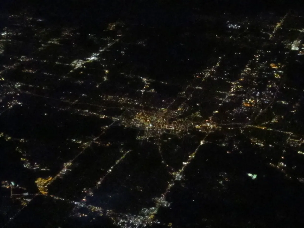File:Des Moines, Iowa at Night from Flight from Chicago to L