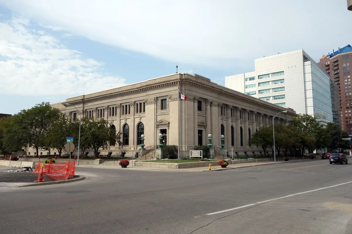 File:US Post Office Bldg Des Moines IA.jpg