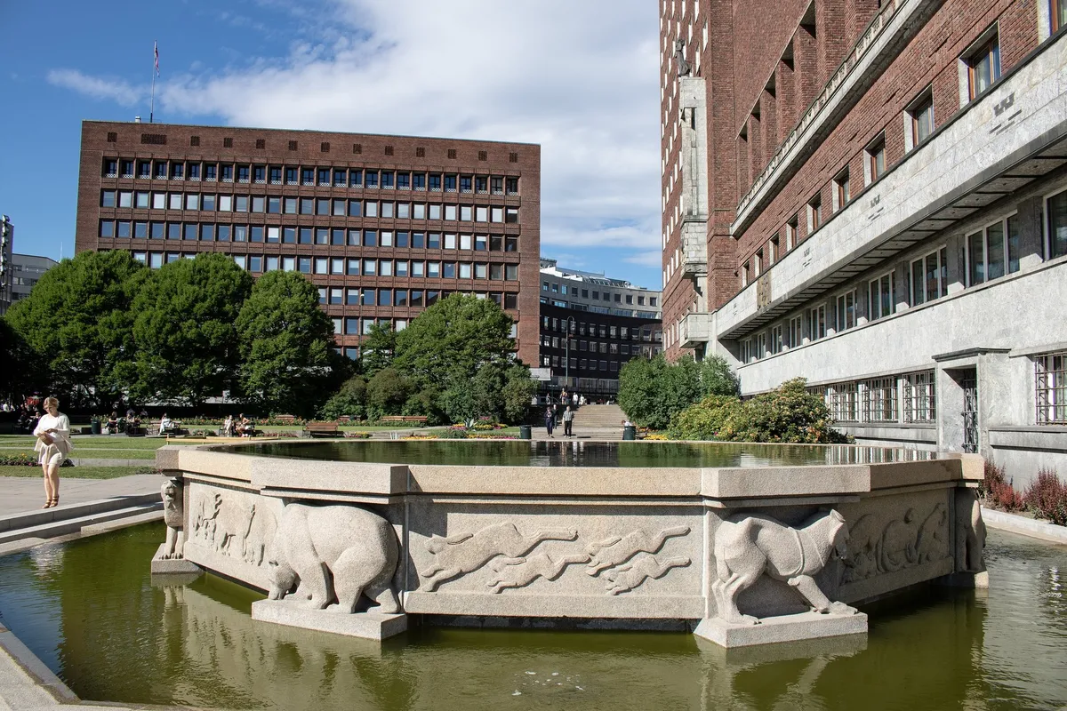 Olav Vs plass, Oslo