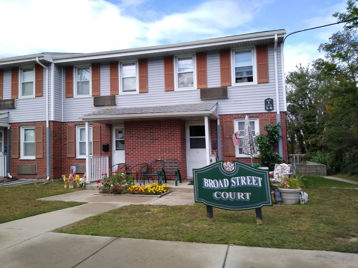 File:Broad Street Court.jpg