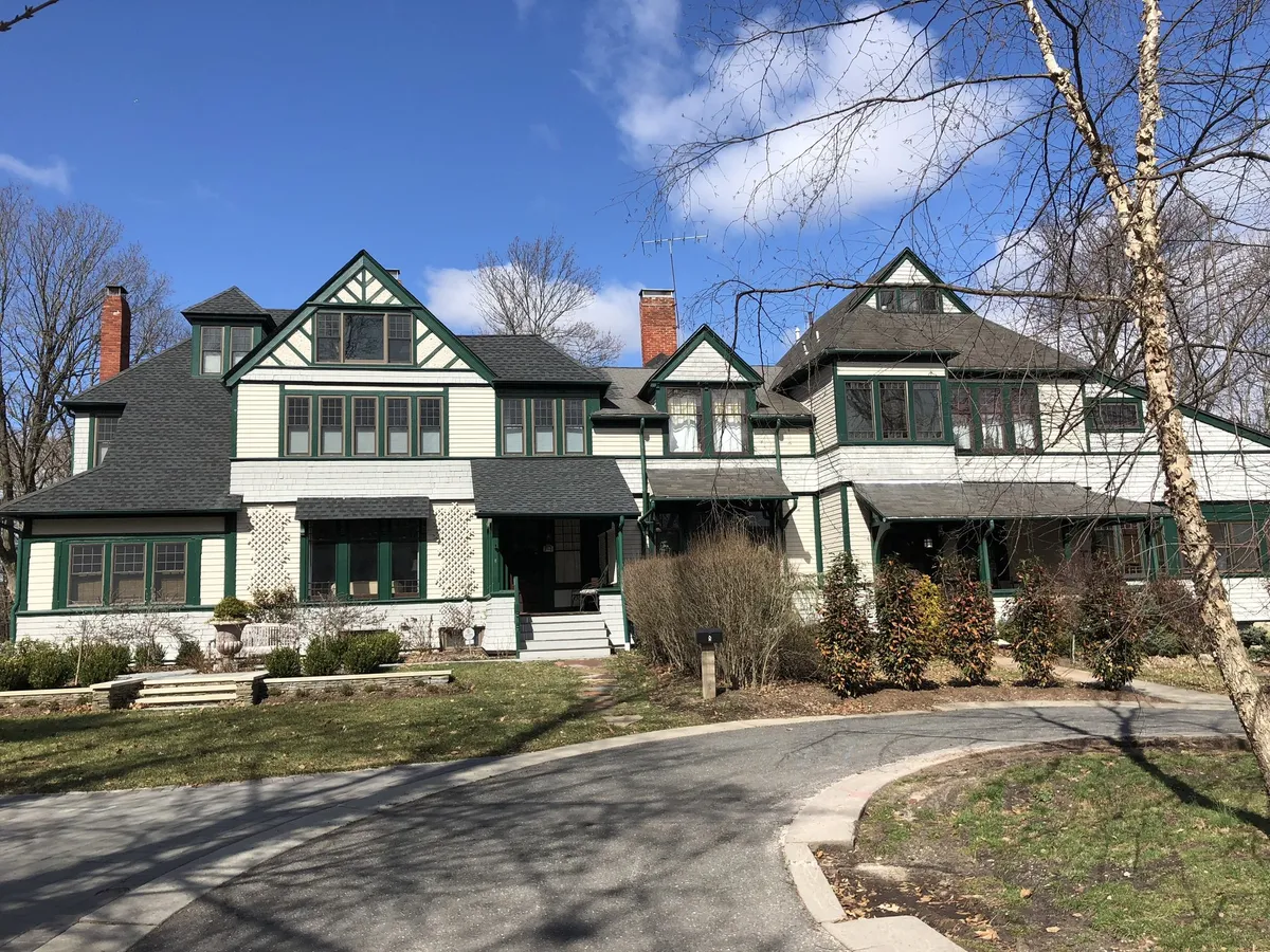 File:7-9 Evelyn Lane.jpg