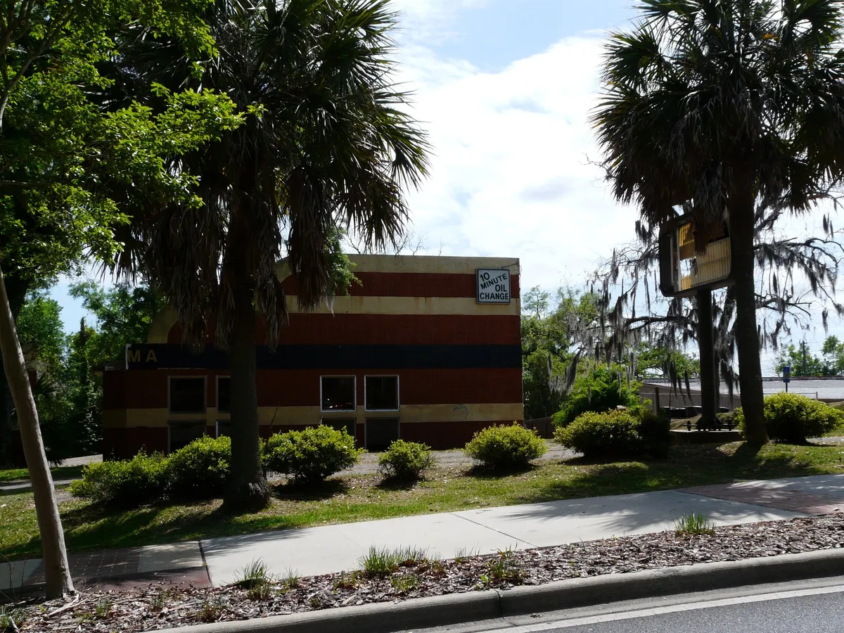 File:Arctic Air Auto Air Conditioning, Tallahassee, Florida.