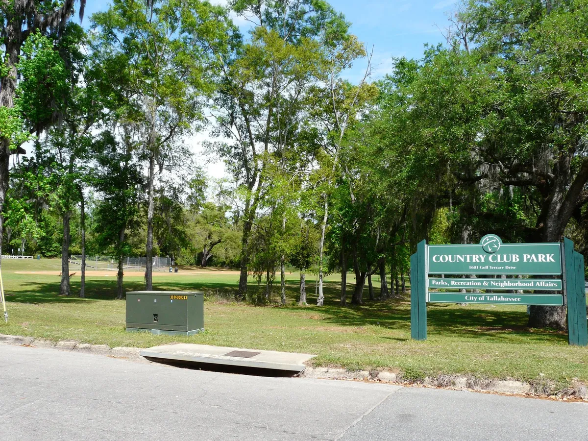 File:Country Club Park, Tallahassee.jpg