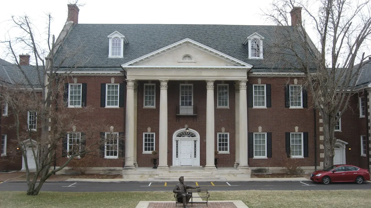 Bowling Green (Kentucky) - one of the places your quest passes through
