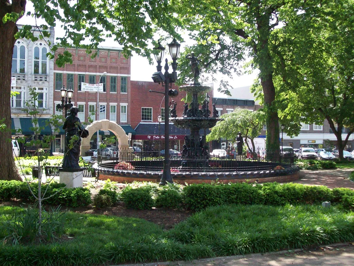 Bowling Green (Kentucky) - one of the places your quest passes through