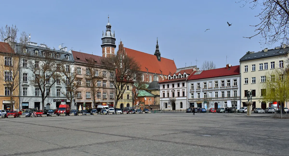 File:Wolnica Square, view to N, Kazimierz, Kraków, Poland.jp