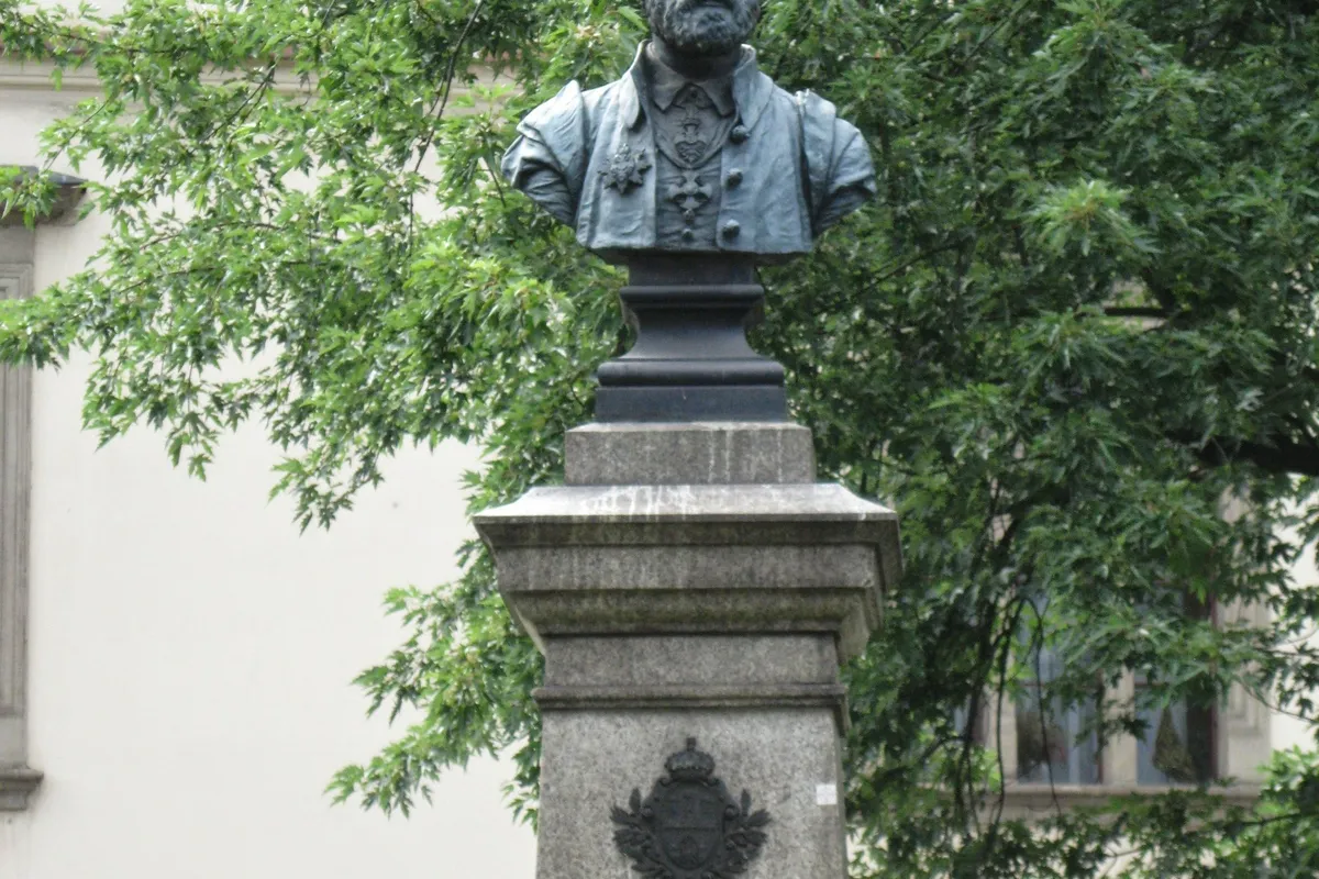 File:Pomnik Mikołaja Zyblikiewicza - panoramio.jpg