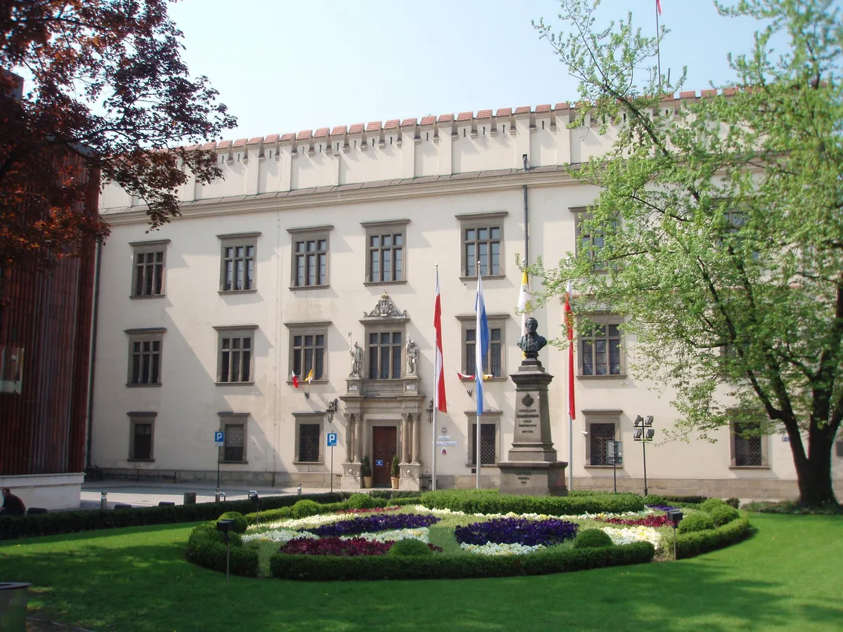 File:Plac Wszystkich Świętych - panoramio.jpg
