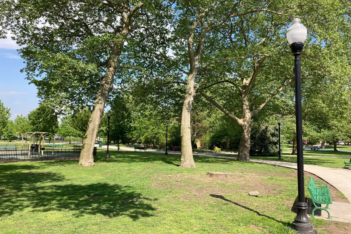 File:Lafayette Park, Jersey City, New Jersey, US.jpg