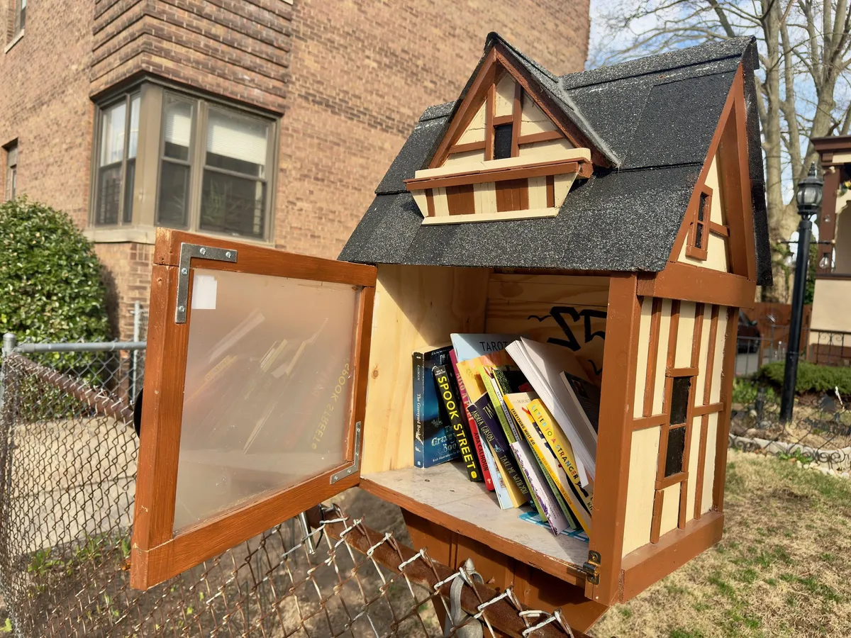 File:A Little Free Library.jpg