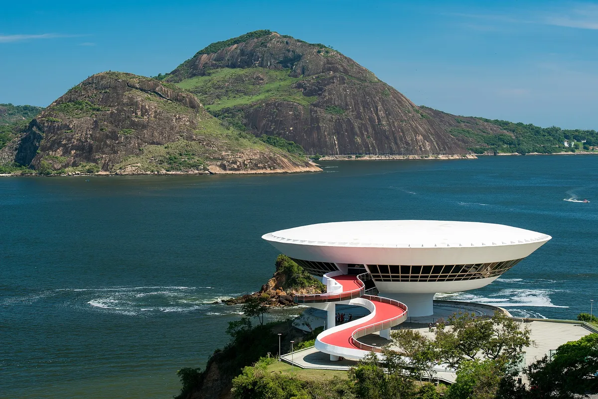 Niteroi: one of the places this quest takes you.
