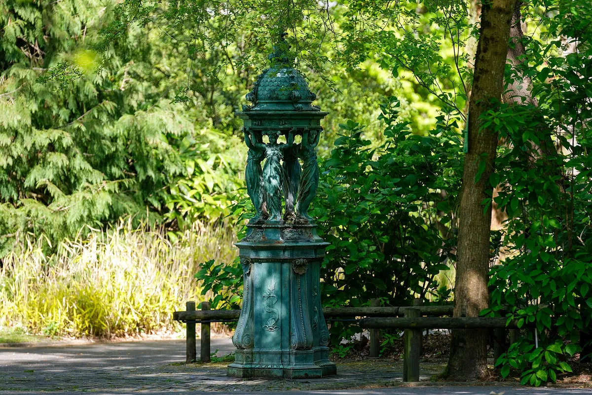 Nantes: one of the places this quest takes you.