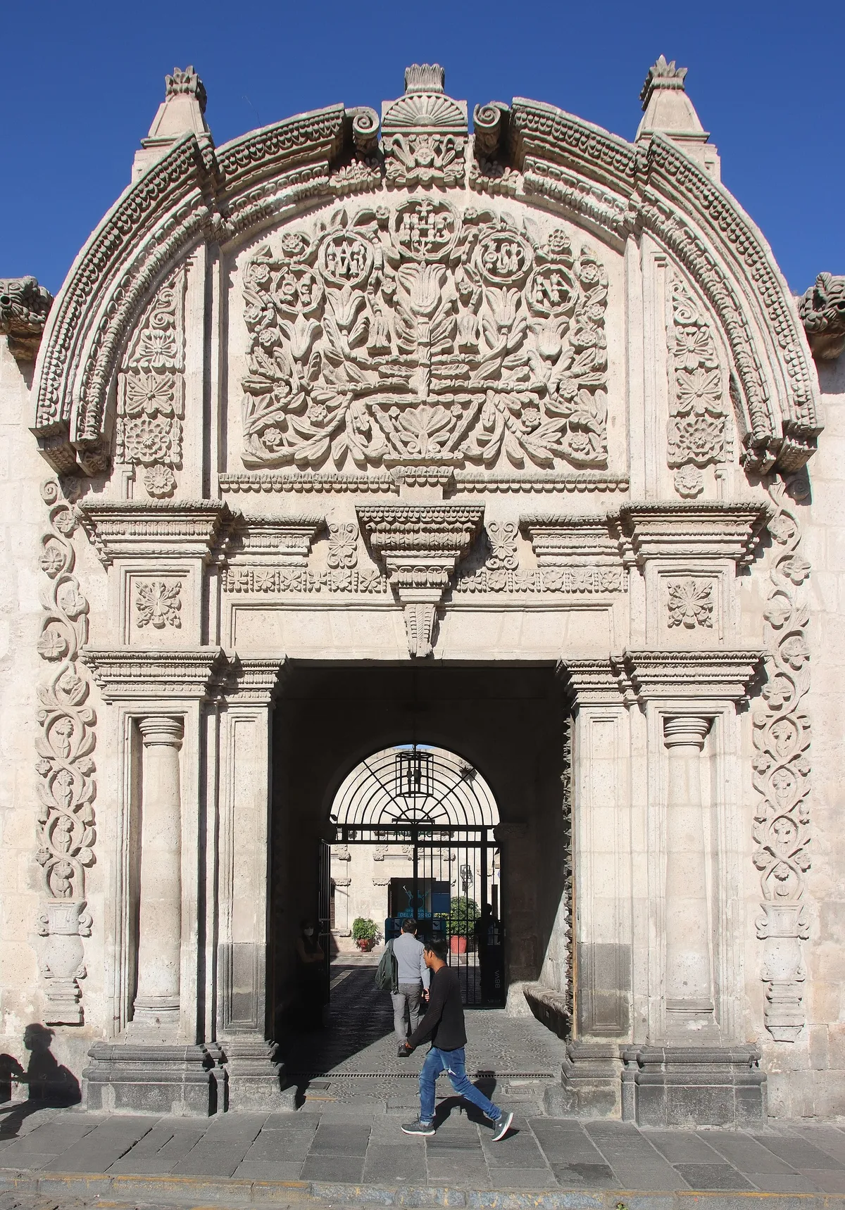 Arequipa: one of the places this quest takes you.