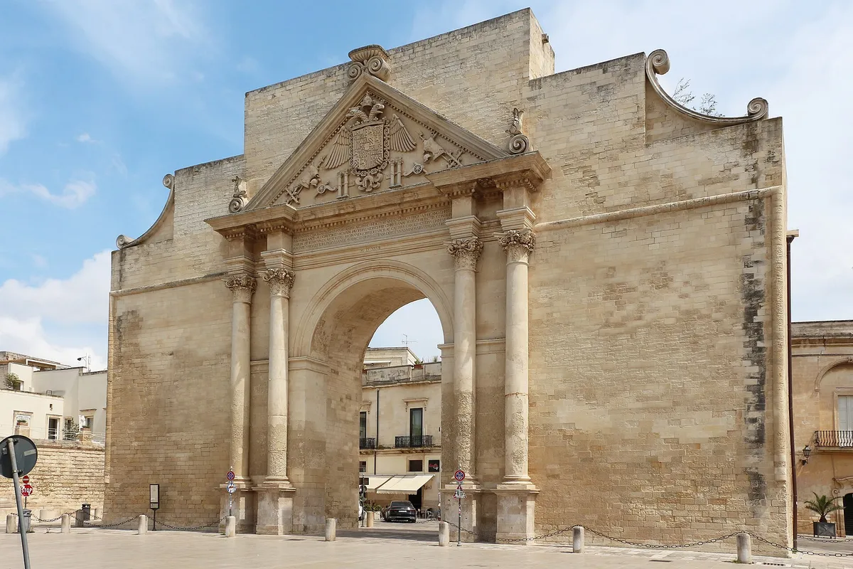 Porta Napoli, Lecce: where your mission begins.
