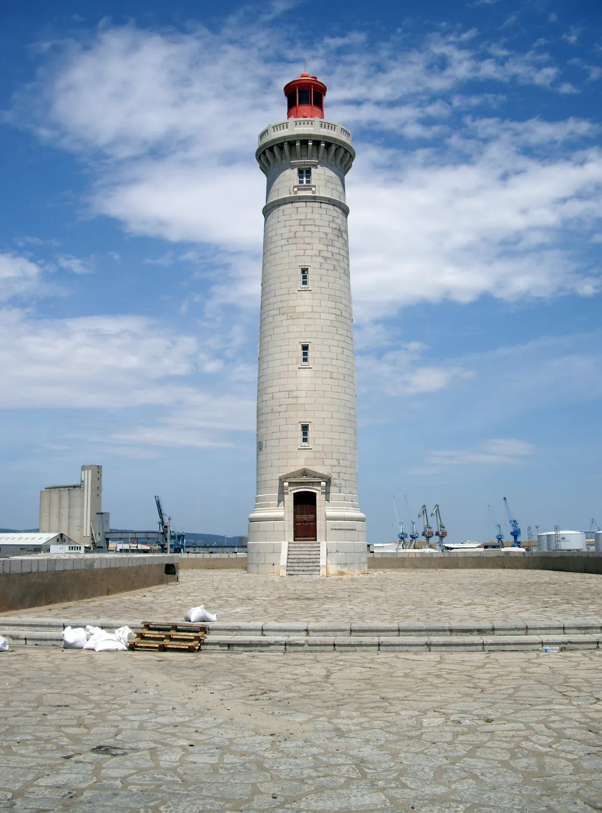 Phare Saint-Louis, Sete: where your mission begins.