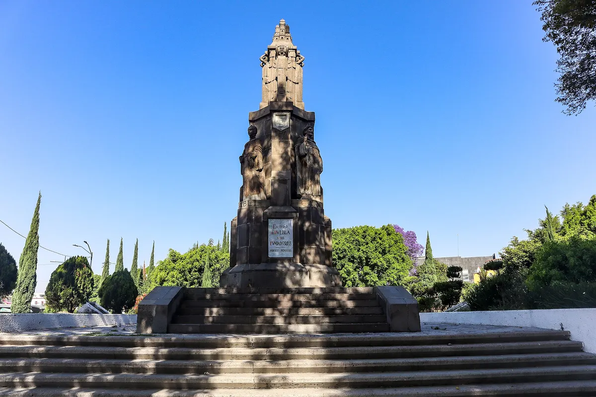 Monumento a los fundadores de Puebla, Puebla: where your mission begins.