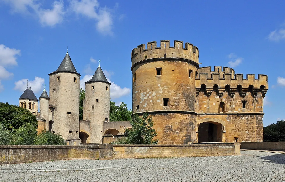 Germans' Gate, Metz: where your mission begins.