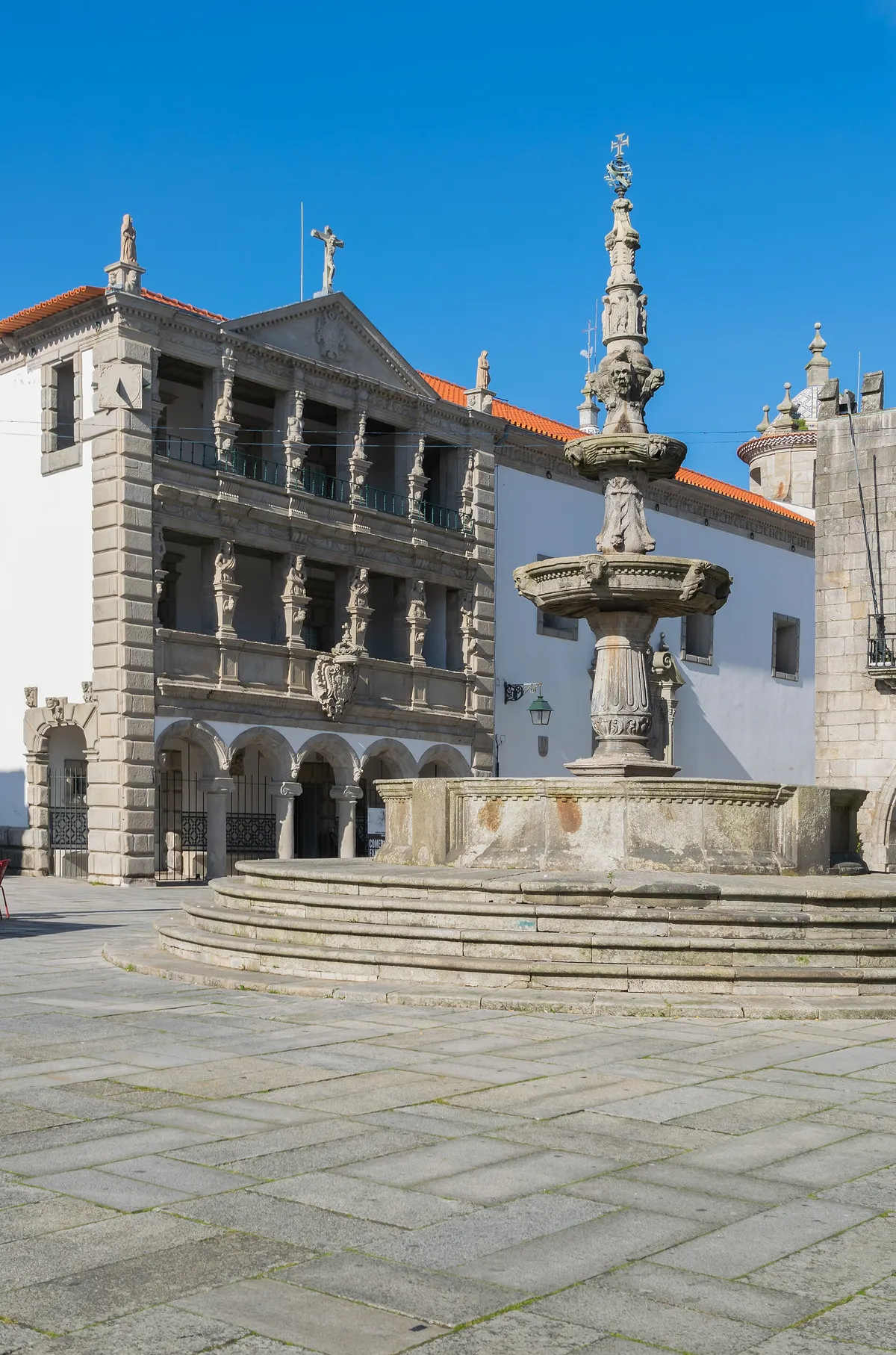 Chafariz da Praça da Rainha, Viana do Castelo: where your mission begins.
