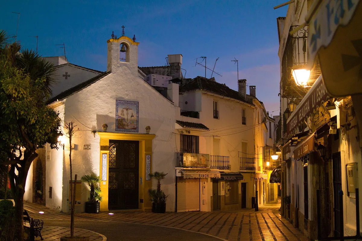 Marbella: one of the places this quest takes you.